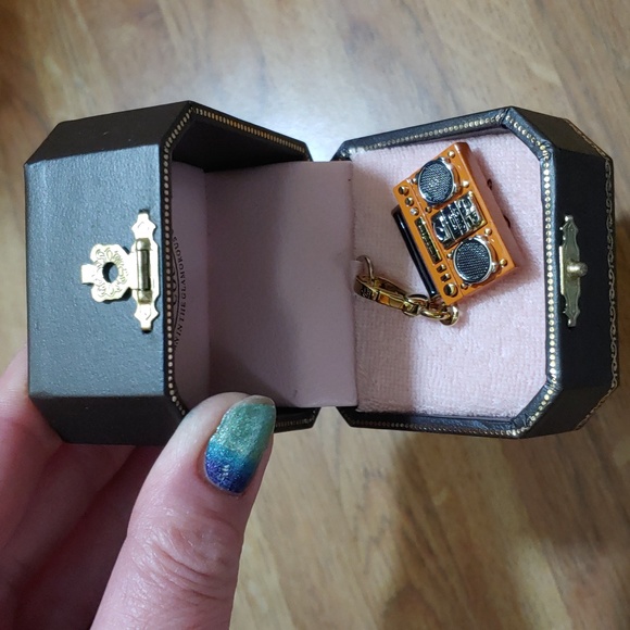 Juicy Couture Jewelry - Juicy Couture 🆕 y2k Boombox Charm